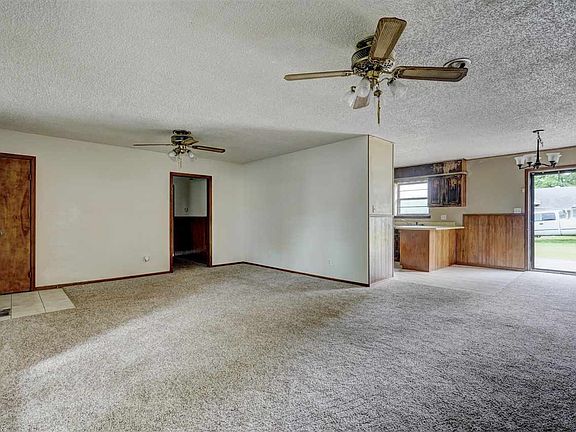 4th image of 600 N Creek Ave