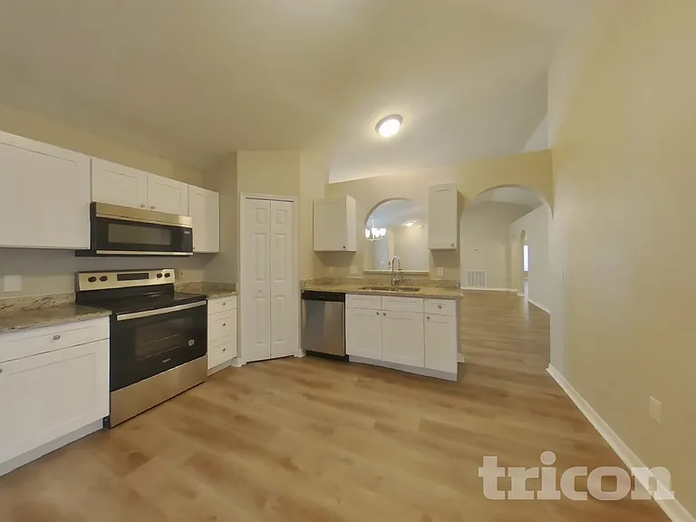 822 Brenton Leaf Dr — Photo 4