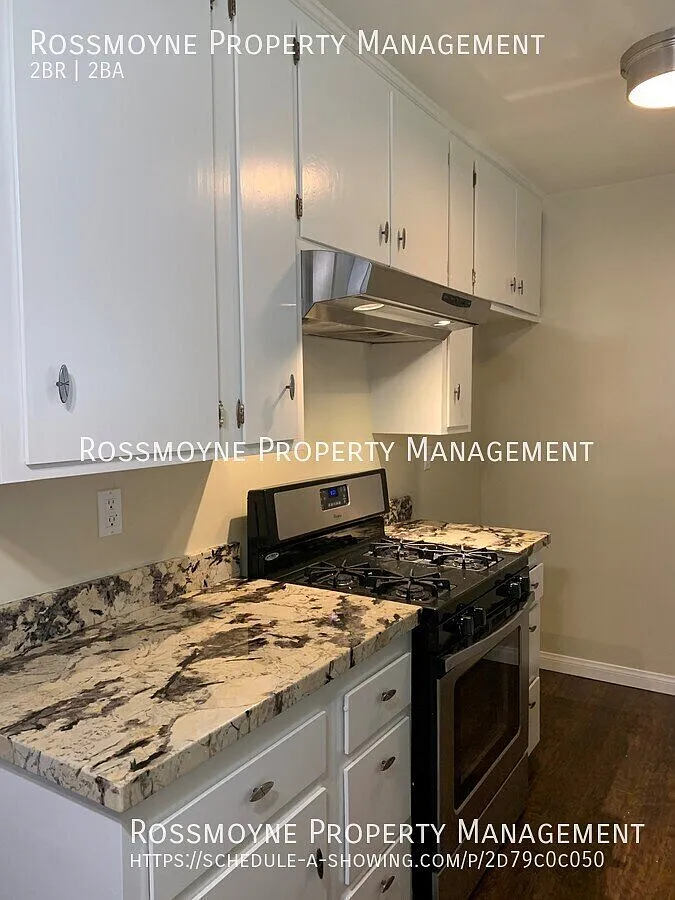$2500.00 / 2 Bedroom 2 Bath Townhouse-Style Apartment (Glendale) — Photo 4