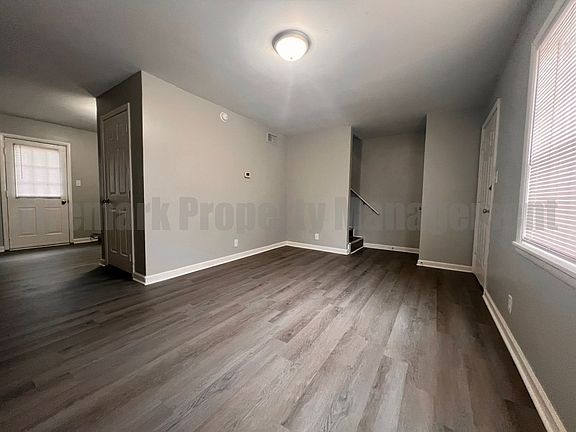 4th image of 902 E Preston St #0
