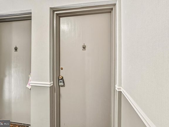 4th image of 10423 Montrose Ave APT 202