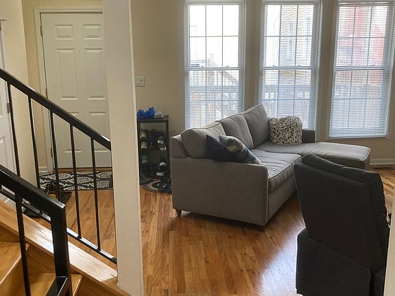 4th image of 1509 W Wellington Ave