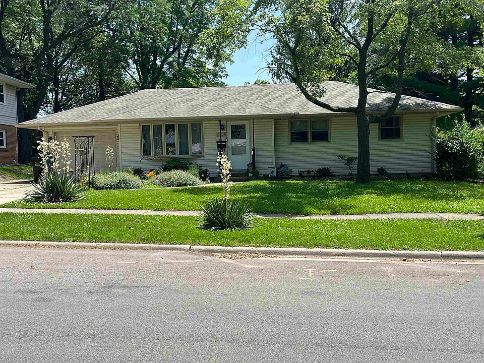 1st image of 3931 Seward Ave