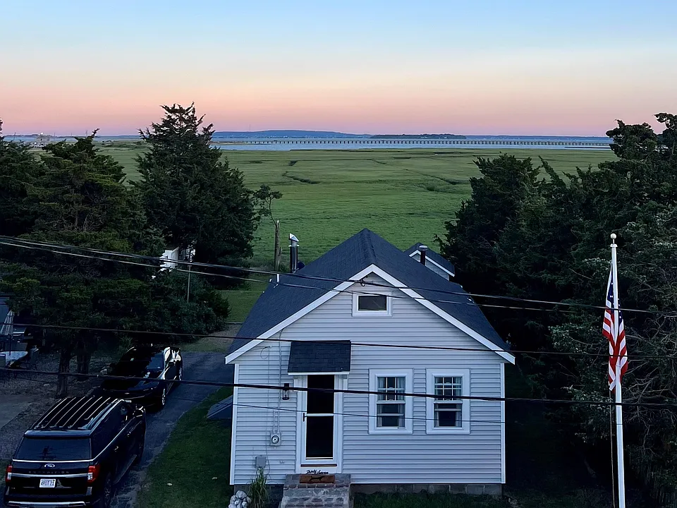 37 Pine Point Rd