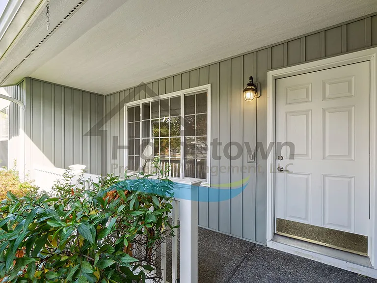 7358 N Aaron St — Photo 2