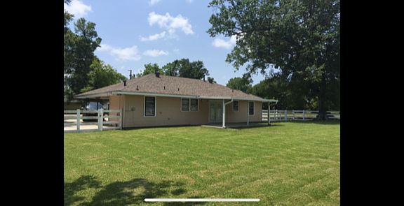 2nd image of 5128 Wisteria Dr