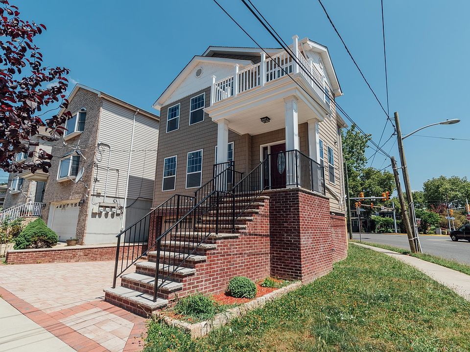 2nd image of 115 W 35th St
