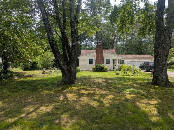 35 Woodlawn St, South Hadley, MA 01075
