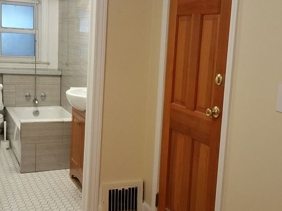 5th image of 561 Parkland Blvd APT 5