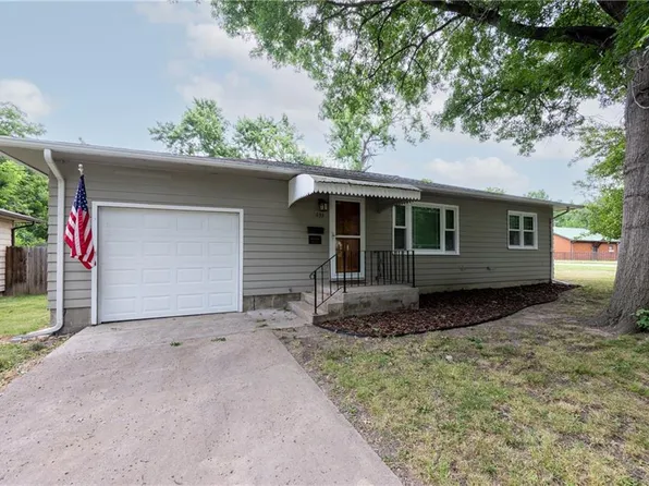 633 S Oak St, Ottawa, KS 66067