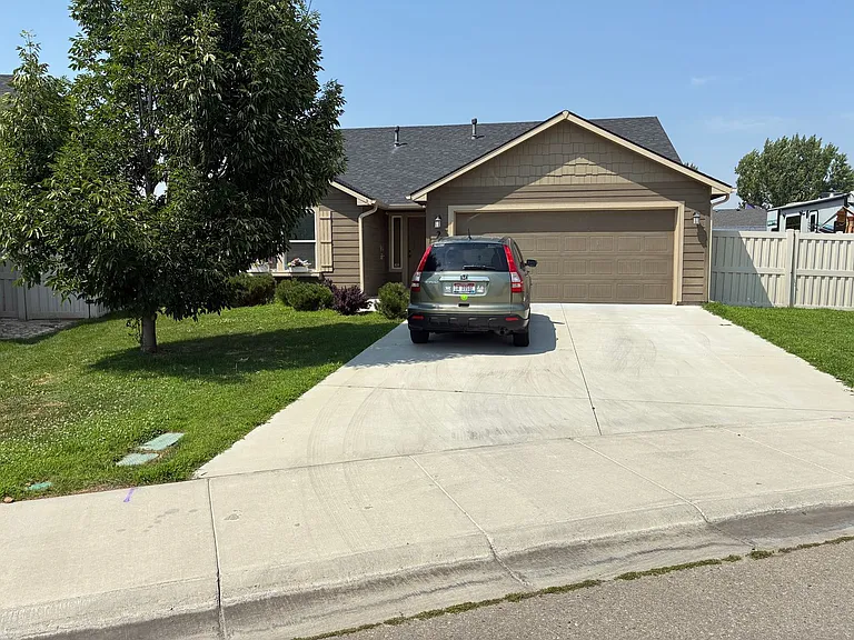 2214 E Elm Grove Dr — Photo 1