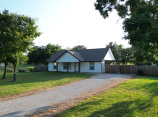 411 Pecan Tree Ct, Poolville, TX 76487