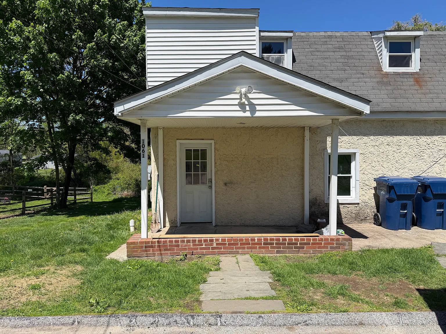 1061 Front St — Photo 1