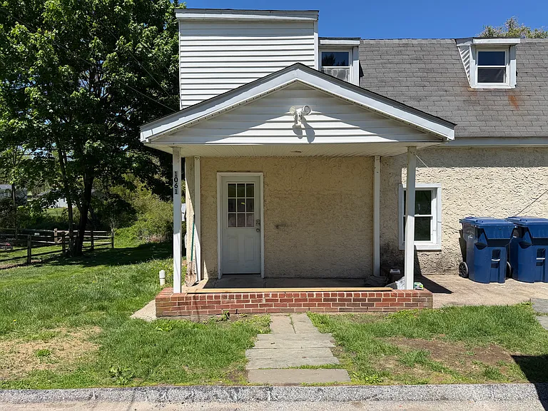 1061 Front St #1 — Photo 1
