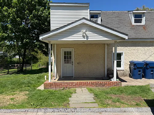 1061 Front St Photo 1