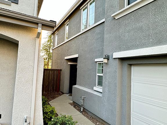 3rd image of 8900 Cortina Cir