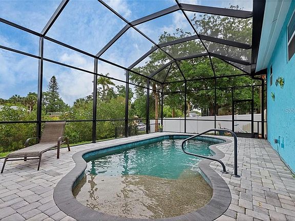 3rd image of 2 Cove Ln