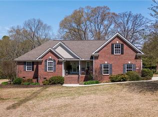101 Pebble Beach Dr, Kings Mountain, NC 28086