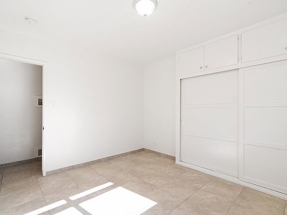 4th image of 4838 Hazeltine Ave #6