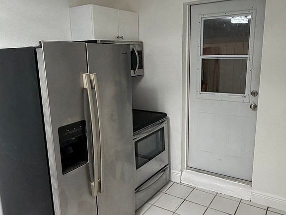 5th image of 670 E 12th Pl #1