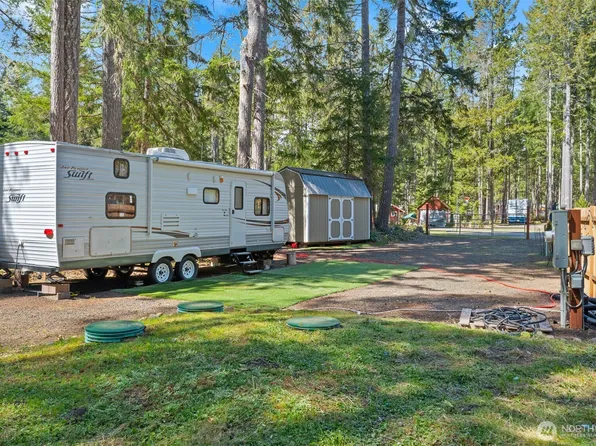 101 N Brook Lane, Hoodsport, WA 98548