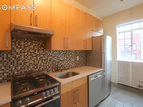 3rd image of 43 Greenwich Ave APT 8