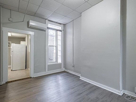 4th image of 102 N Lombardy St #1