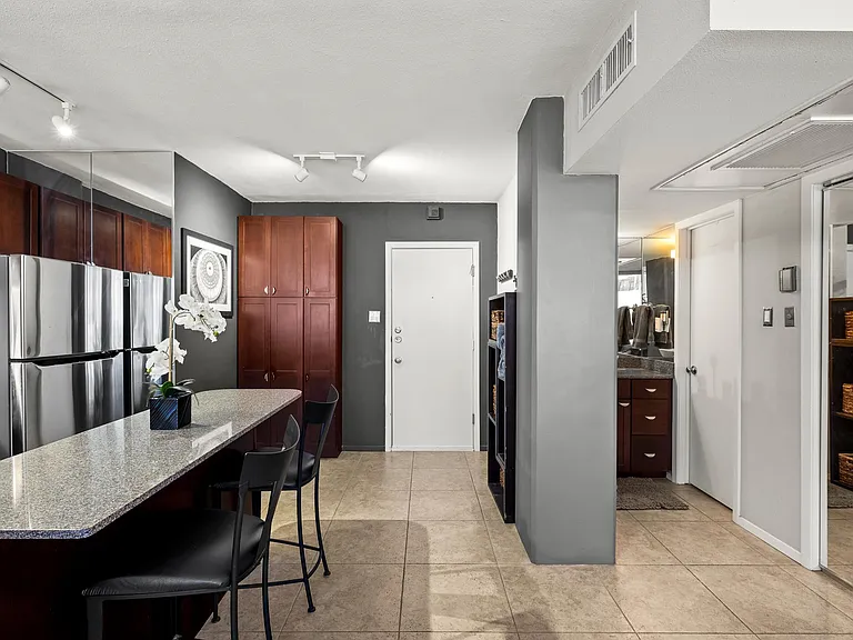 1212 Guadalupe St #406 — Photo 7