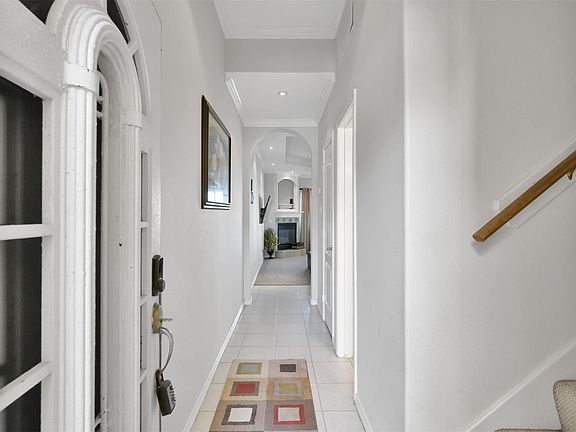 4th image of 13 Regency Point