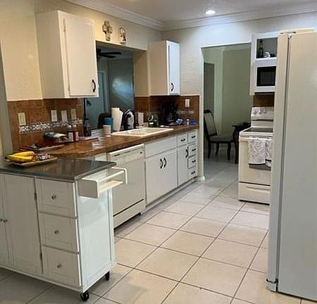 5th image of 7009 NW 72nd Ave