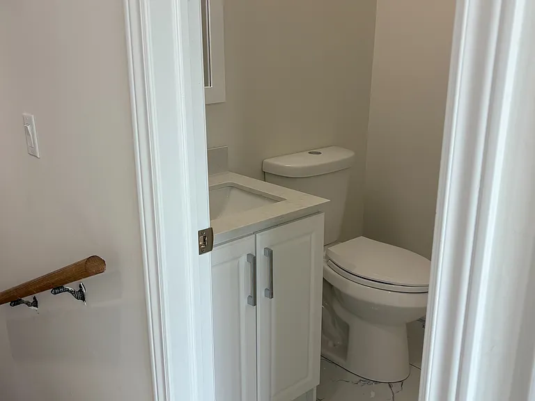 44 Sylvia St — Photo 4