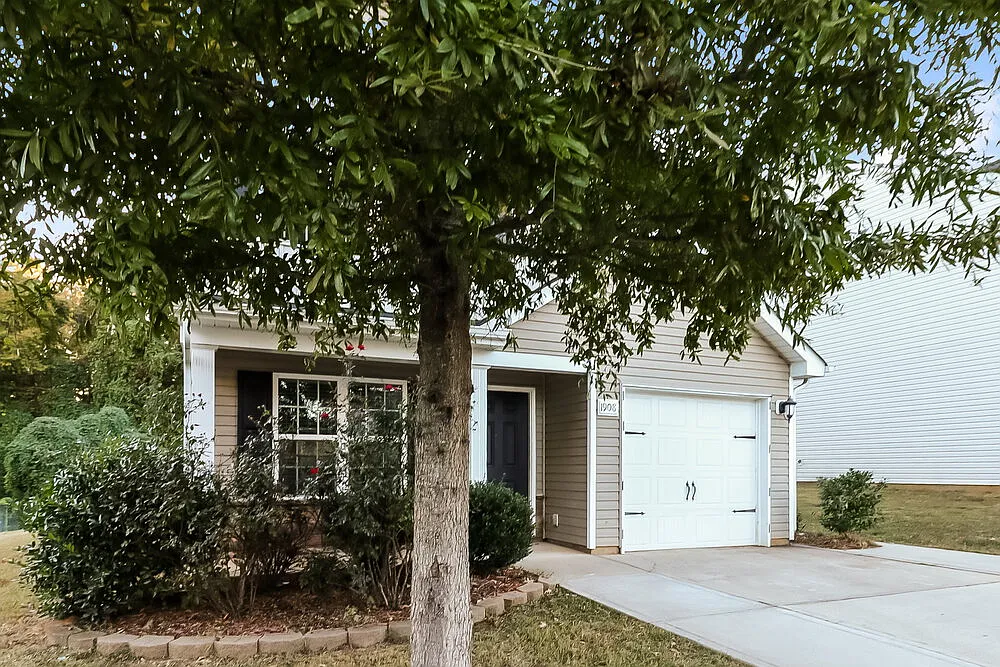 3 bed, 2.5 bath, 1441 sqft, $2,450 — Photo 4
