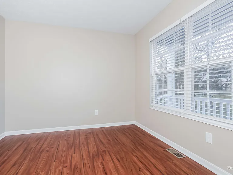 585 Foxglove Ct — Photo 12