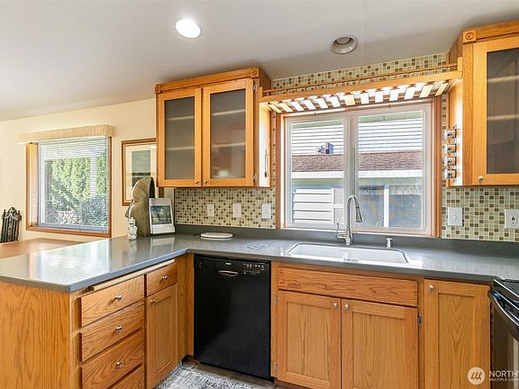 3rd image of 7128 57th Street NE