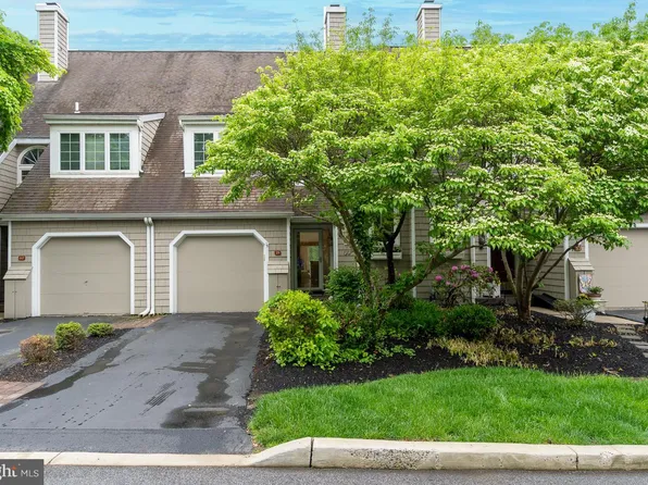 39 Newport Dr, Wayne, PA 19087