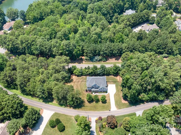 738 Kemp Rd, Mooresville, NC 28117