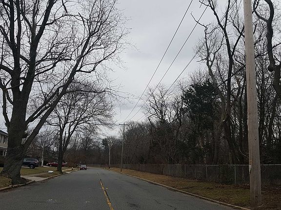 4th image of 72 Rockland Dr