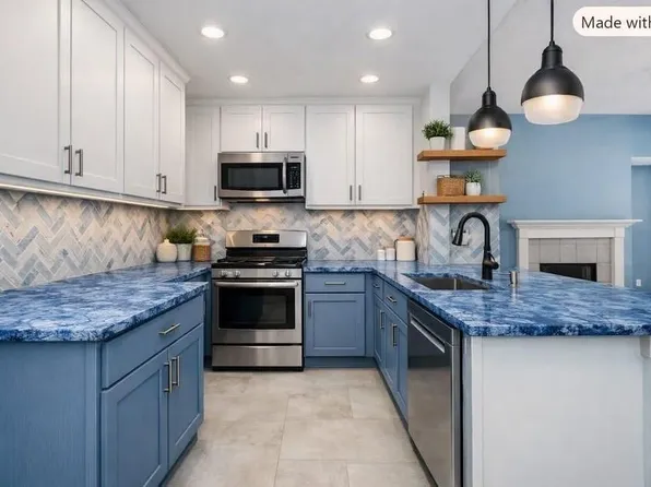 2215 Manchester Ln, Pearland, TX 77581