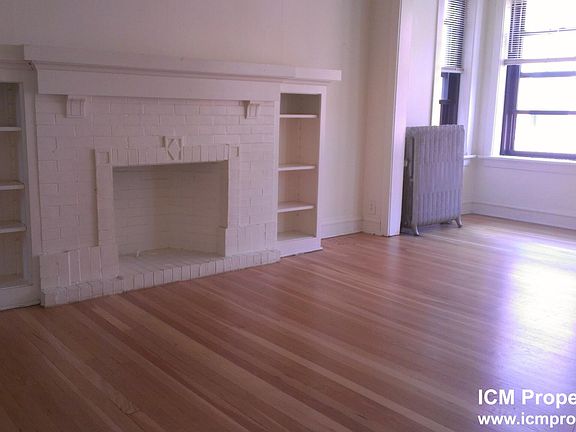 3rd image of 3927 N Keeler Ave #2E