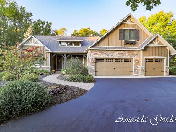 8641 Lilly Ridge Dr SE, Alto, MI 49302