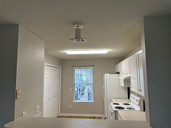 4th image of 1013 Antigua Cir