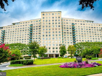 10401 Grosvenor Pl APT 110, Rockville, MD, 20852