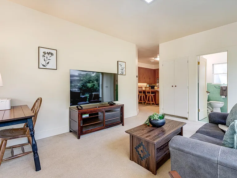 742 Austin Ave — Photo 28