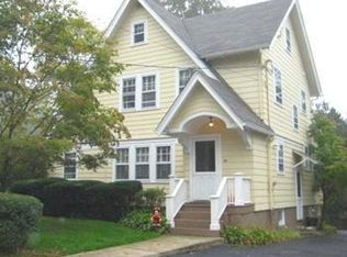30 Overlook Rd, Cedar Grove, NJ 07009