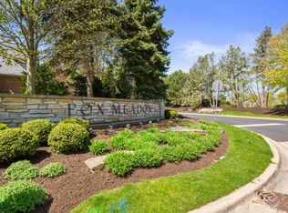 2404 Fox Meadow Ln, Northfield, IL 60093