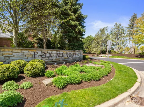 2404 Fox Meadow Ln, Northfield, IL 60093