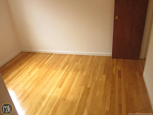 Rented by Realty 2000 Corp | media 6