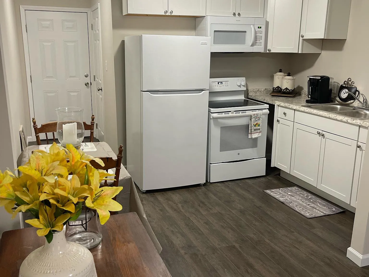 2 bed, 700 sqft, $950 — Photo 1