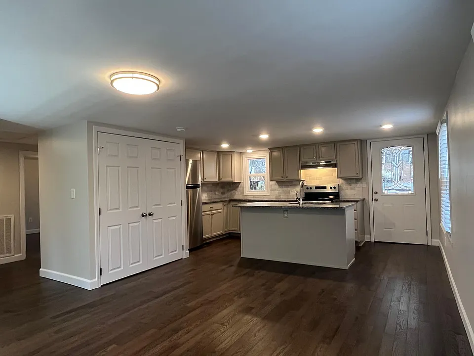 140 Wellington Cir