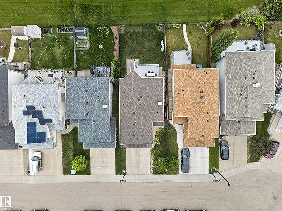3rd image of 2518 33a Ave NW